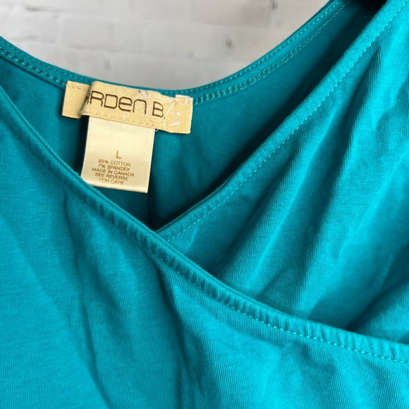 Cute crop top turquoise nice fit. Size L. Arden B - Picture 3 of 7